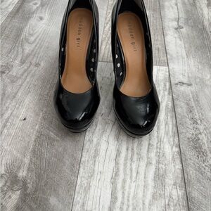 Madden Girl Black Patent Round-Toe Platform Pumps